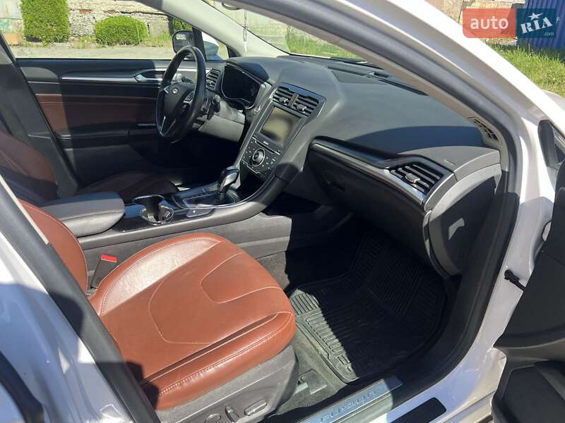 Седан Ford Fusion 2014 в Львові