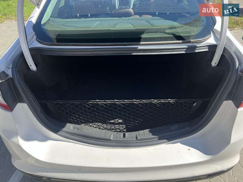 Седан Ford Fusion 2014 в Львові