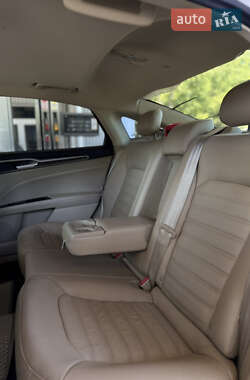 Седан Ford Fusion 2012 в 