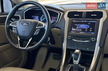 Седан Ford Fusion 2012 в 