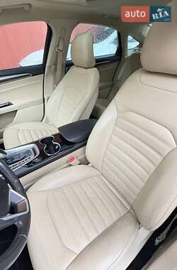 Седан Ford Fusion 2016 в 