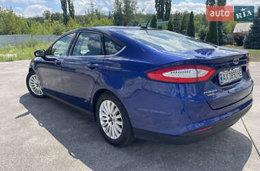 Седан Ford Fusion 2015 в 