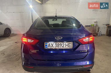 Седан Ford Fusion 2015 в 