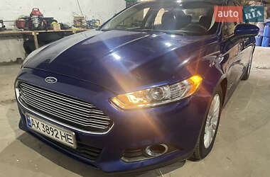 Седан Ford Fusion 2015 в 