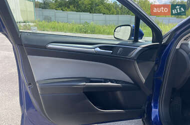 Седан Ford Fusion 2015 в 