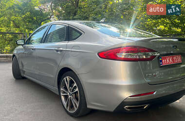 Седан Ford Fusion 2020 в 