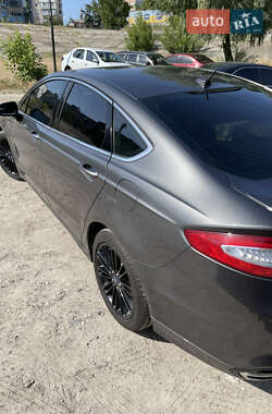 Седан Ford Fusion 2015 в 