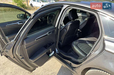 Седан Ford Fusion 2015 в 