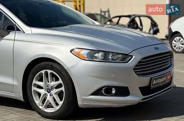 Седан Ford Fusion 2015 в 