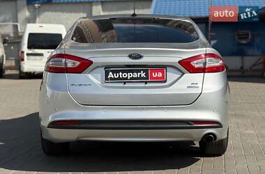 Седан Ford Fusion 2015 в 