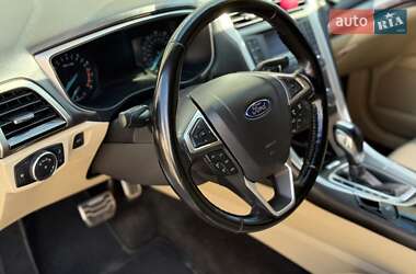 Седан Ford Fusion 2015 в 