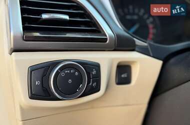 Седан Ford Fusion 2015 в 