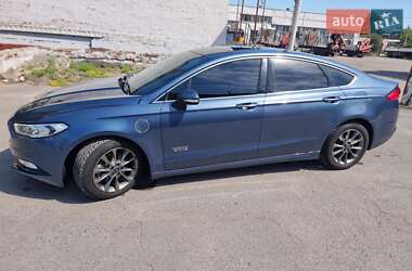 Седан Ford Fusion 2017 в 
