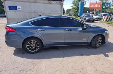 Седан Ford Fusion 2017 в 