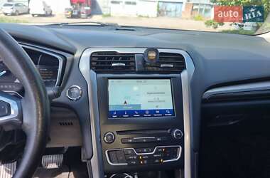 Седан Ford Fusion 2017 в 