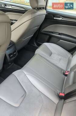 Седан Ford Fusion 2017 в 