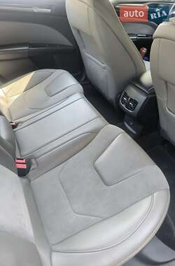 Седан Ford Fusion 2017 в 