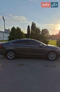 Седан Ford Fusion 2019 в 