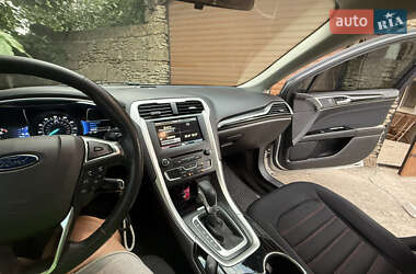 Седан Ford Fusion 2016 в 