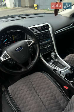 Седан Ford Fusion 2013 в 