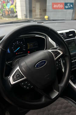 Седан Ford Fusion 2013 в 