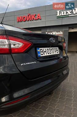 Седан Ford Fusion 2013 в 
