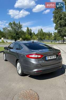 Седан Ford Fusion 2013 в 