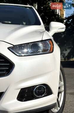 Седан Ford Fusion 2015 в 