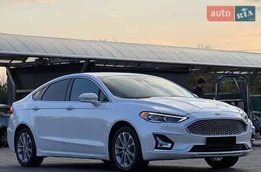 Седан Ford Fusion 2019 в 