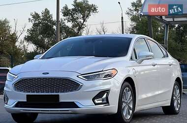 Седан Ford Fusion 2019 в 