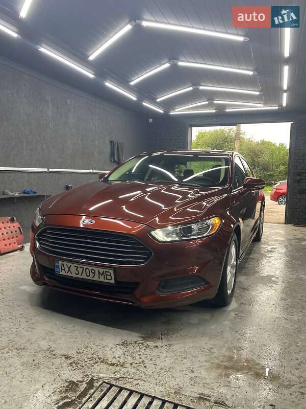 Седан Ford Fusion 2015 в 