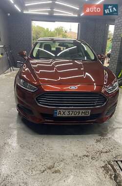 Седан Ford Fusion 2015 в 