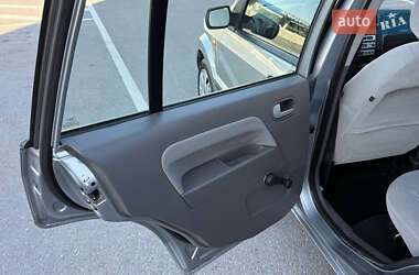 Хэтчбек Ford Fusion 2005 в 