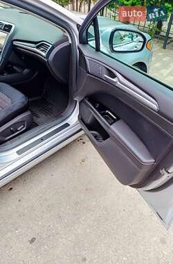 Седан Ford Fusion 2015 в 