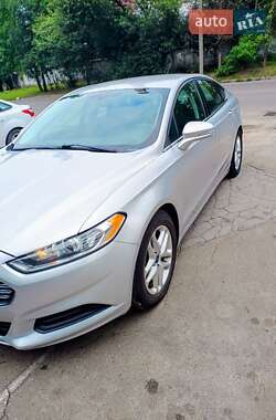 Седан Ford Fusion 2015 в 