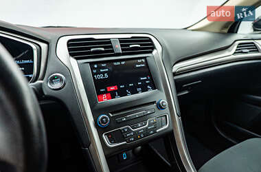 Седан Ford Fusion 2017 в 