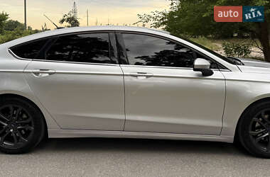 Седан Ford Fusion 2017 в 