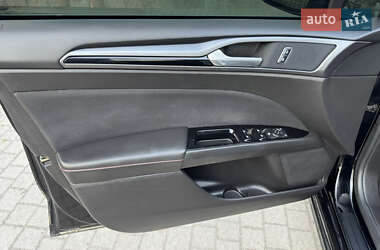 Седан Ford Fusion 2015 в 