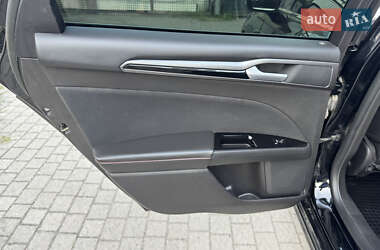 Седан Ford Fusion 2015 в 