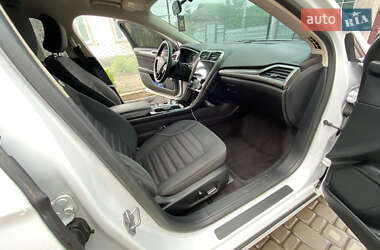 Седан Ford Fusion 2016 в 
