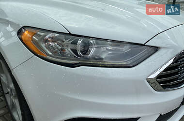 Седан Ford Fusion 2016 в 