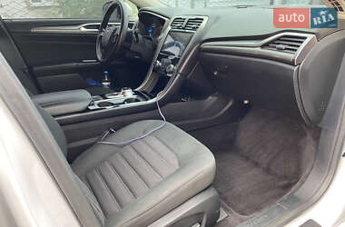 Седан Ford Fusion 2016 в 