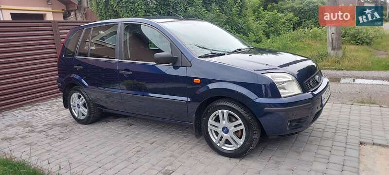 Хэтчбек Ford Fusion 2004 в Киеве