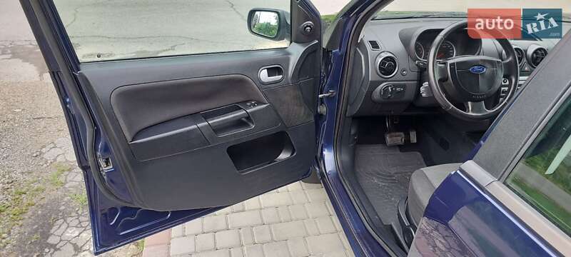 Хэтчбек Ford Fusion 2004 в Киеве
