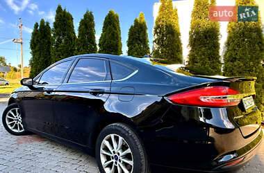 Седан Ford Fusion 2016 в 
