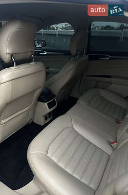 Седан Ford Fusion 2014 в 