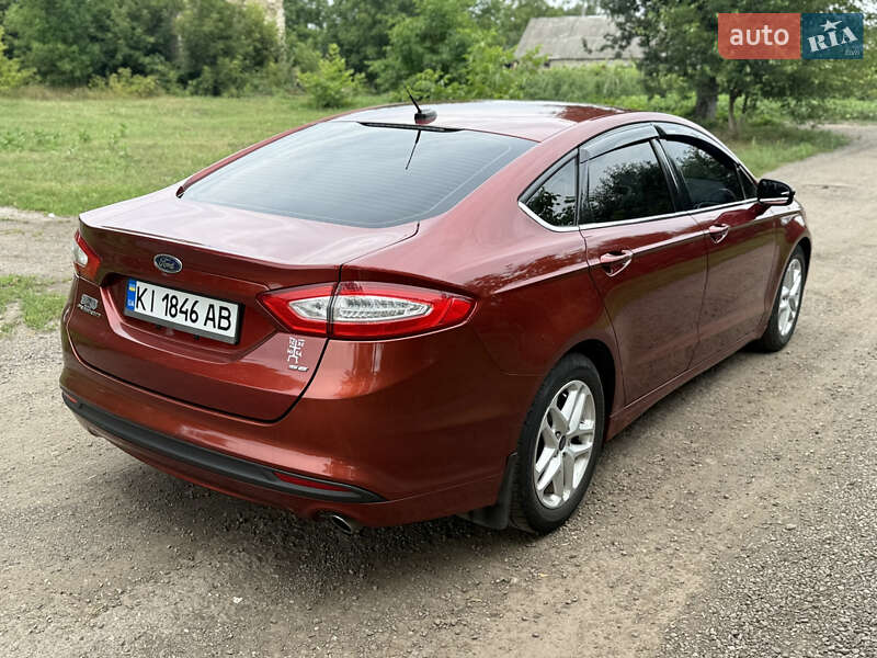 Седан Ford Fusion 2014 в Березане