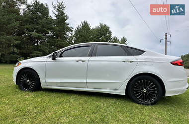 Седан Ford Fusion 2016 в 