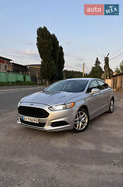 Седан Ford Fusion 2014 в Бучі