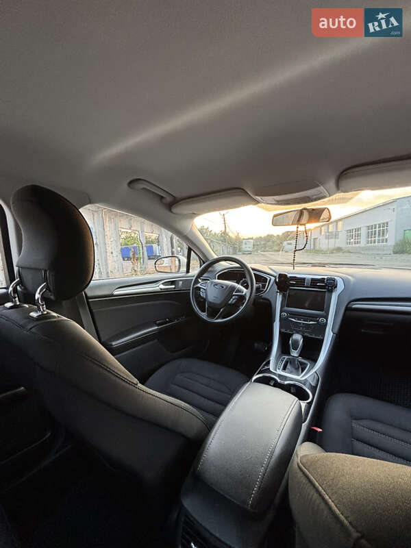 Седан Ford Fusion 2014 в Бучі